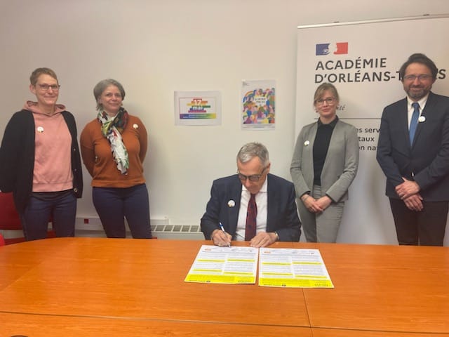 Signature de la Charte d'engagement LGBT+ par la DSDEN 18