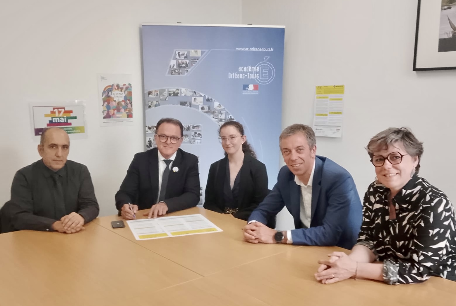 Signature de la Charte d'engagement LGBT+ par la DSDEN 45