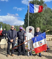 Elèves porte-drapeaux du collège Jules Ferry à Tours