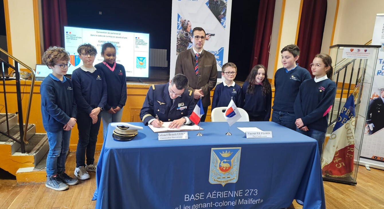 Signature d'une convention pour l'ouverture d'une CDSG au collège de Sambin