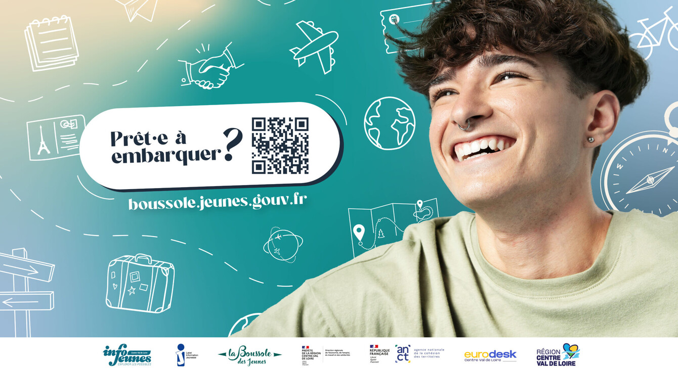 Jeune homme souriant à côté du texte "Prêt à embarqer ?" suivi d'un QR code.