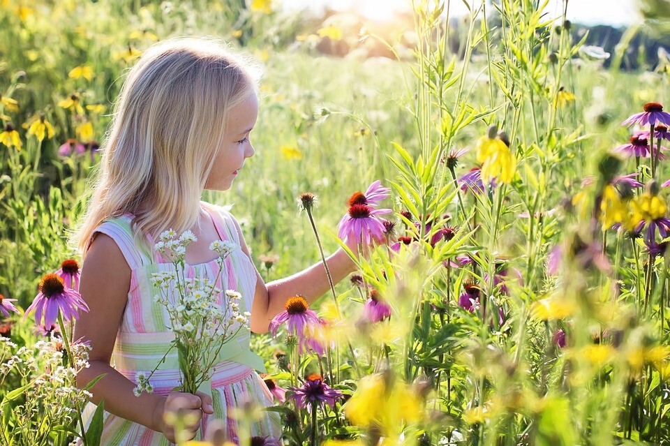 Fille dans la nature