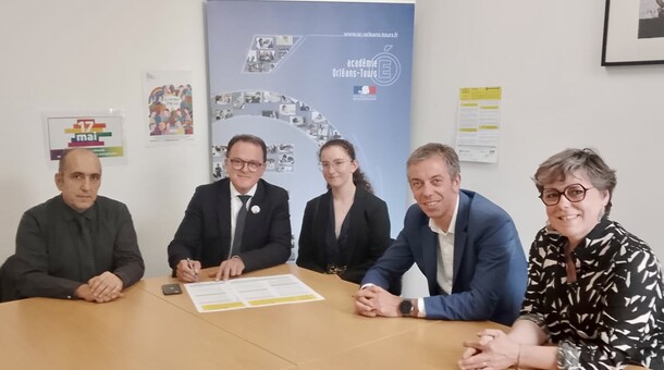 DSDEN 45 - Signature de la Charte d'engagement LGBT+