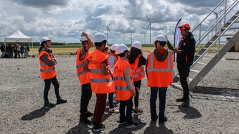 Des jeunes et l'association Génération Transitions