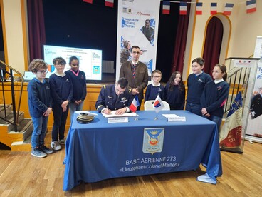 Signature d'une convention pour l'ouverture d'une CDSG au collège de Sambin